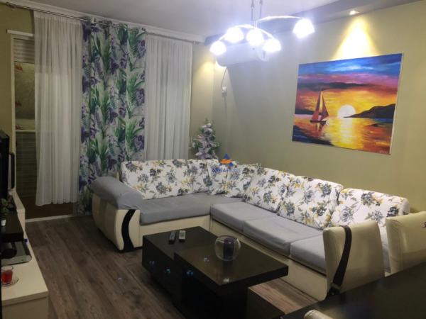 Tirane, shitet apartament 2+1+Ballkon Kati 1, 83 m² (TE PALLATET CABEJ, MISTO MAME)