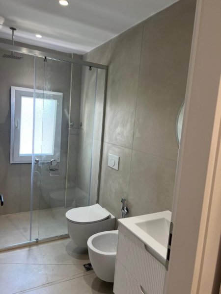 Tirane, jepet me qera apartament 2+1+Ballkon Kati 2, 90 m² 850 € (tek Bulevardi Zogu 1)