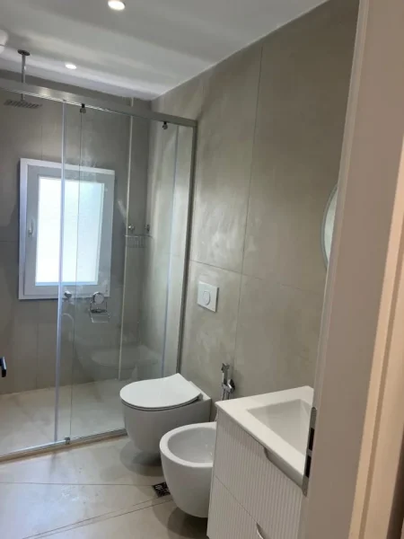 Tirane, jepet me qera apartament 2+1+Ballkon Kati 2, 90 m² 850 € (tek Bulevardi Zogu 1)