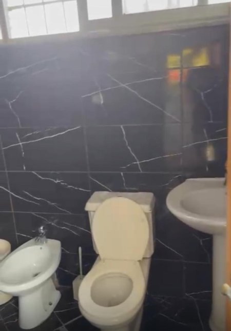 Tirane, jepet me qera shtepi 1+1 Kati 1, 55 m² 300 € (5 maji)