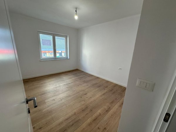 Tirane, jepet me qera ambjent biznesi Kati 2, 90 m² 900 € (Rruga e Durresit)