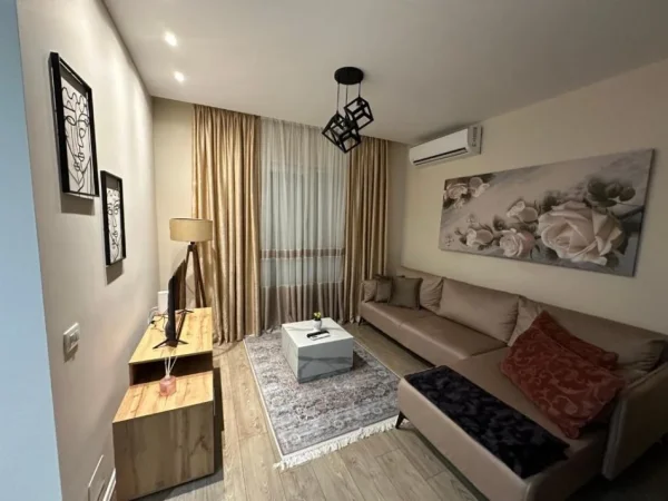 Tirane, jepet me qera apartament 1+1 Kati 2, 90 m² 550 € (KOPSHTI BOTANIK)