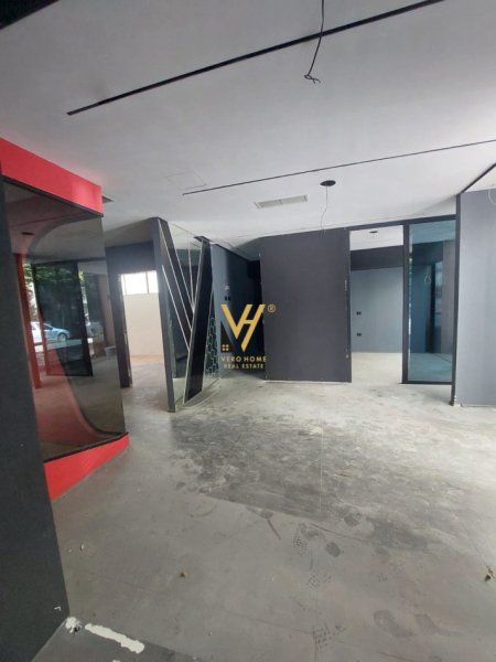 Tirane, jepet me qera magazine Kati 0, 550 m² 3.000 € (DON BOSKO)