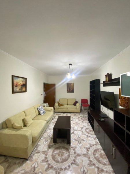 Jepet me Qera Ap 3+1 me Super Cmim tek Liqeni afer Bllokut dhe Gardes,  750 €URO