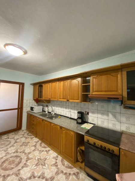 Jepet me Qera Ap 3+1 me Super Cmim tek Liqeni afer Bllokut dhe Gardes,  750 €URO