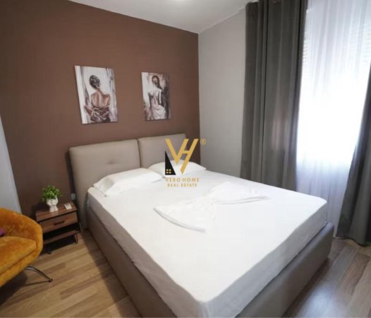 Tirane, jepet me qera apartament 1+1+Ballkon Kati 4, 65 m² 700 € (QENDER)