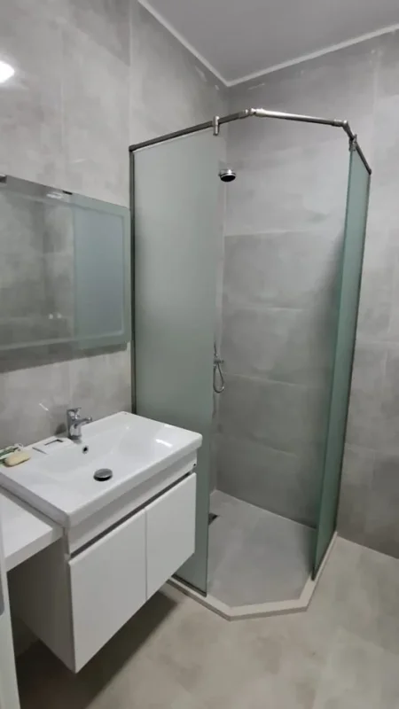 Tirane, jepet me qera apartament 1+1 Kati 6, 60 m² 600 € (yzberisht)