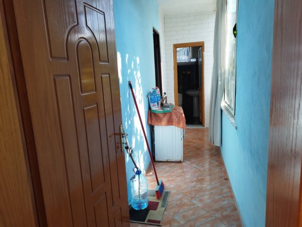 Tirane, jepet me qera Vile 1+1 Kati 2, 50 m² 300 € 