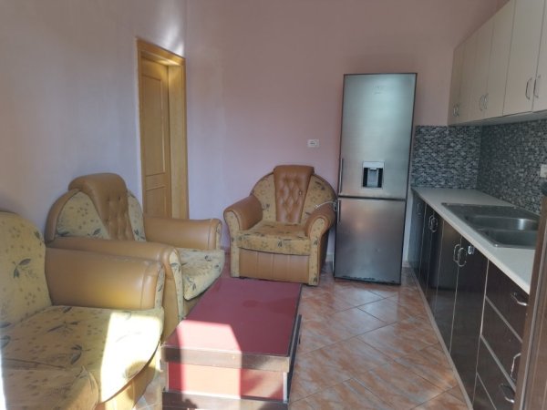 Tirane, jepet me qera Vile 1+1 Kati 2, 50 m² 300 € 