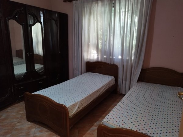 Tirane, jepet me qera Vile 1+1 Kati 2, 50 m² 300 € 