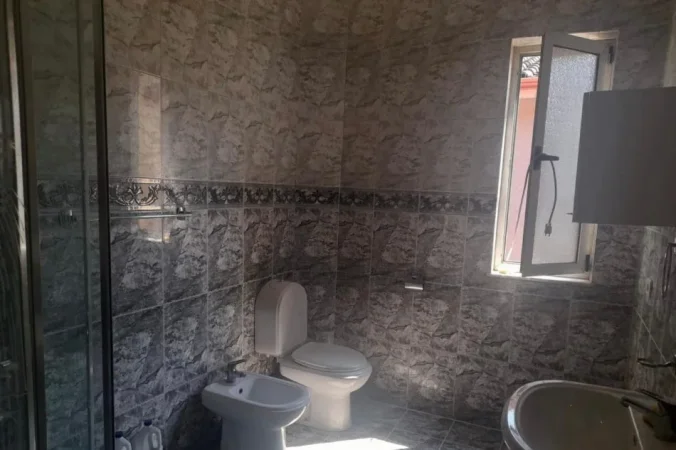 Tirane, jepet me qera apartament 2+1 Kati 3, 130 m² 600 € (selite)