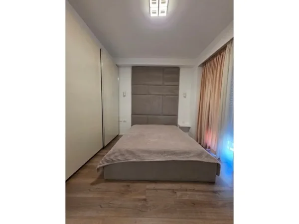 Tirane, jepet me qera apartament 2+1+Ballkon Kati 5, 77 m² 900 € (Quartum Residence,)