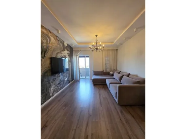 Tirane, jepet me qera apartament 2+1+Ballkon Kati 5, 77 m² 900 € (Quartum Residence,)