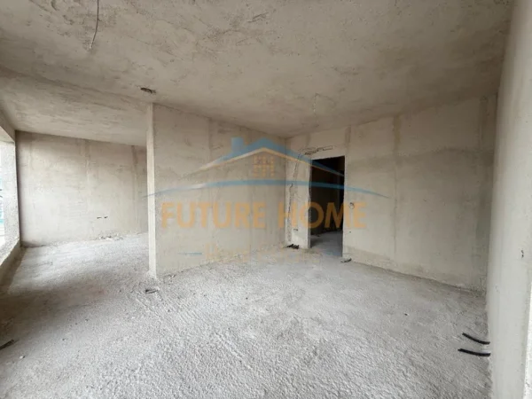 Tirane, shitet apartament 2+1+2+Ballkon Kati 11, 122 m² 310.000 € (Komuna e Parisit)