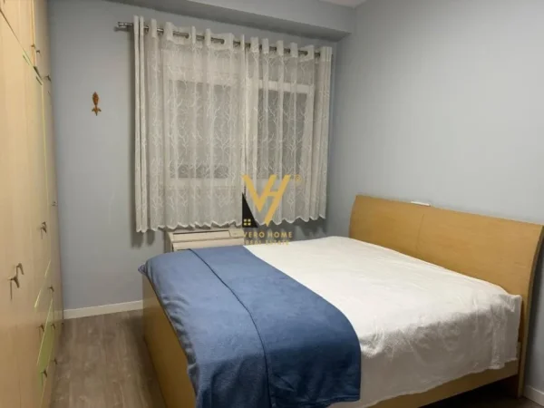Tirane, jepet me qera apartament 2+1+Ballkon Kati 2, 115 m² 700 € (PORCELAN)
