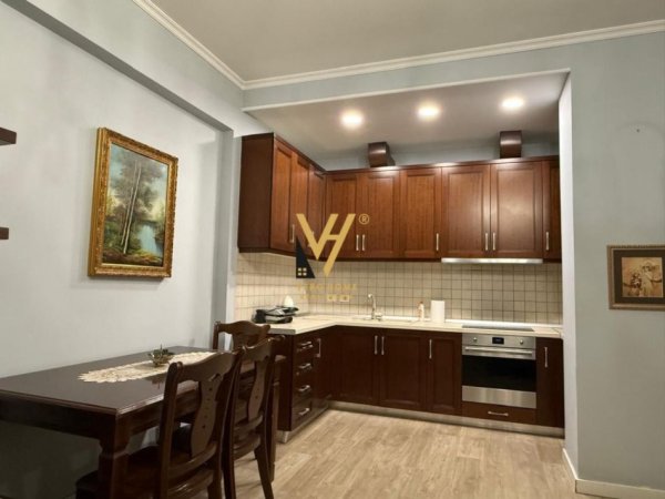 Tirane, jepet me qera apartament 2+1+Ballkon Kati 2, 115 m² 700 € (PORCELAN)