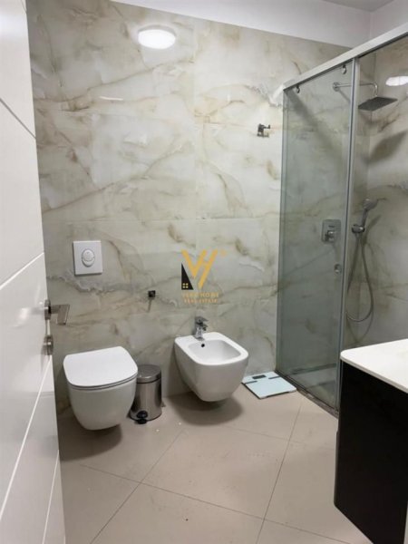 Tirane, jepet me qera apartament 2+1+Ballkon Kati 2, 115 m² 700 € (PORCELAN)