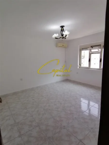 Tirane, jepet me qera apartament 3+1 Kati 6, 126 m² 500 € (MYSLYM SHYRI)