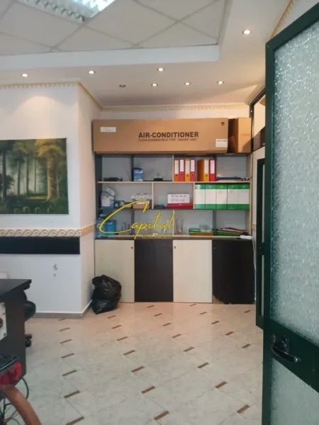 Tirane, jepet me qera ambjent biznesi Kati 0, 40 m² 450 € (21 DHJETORI)