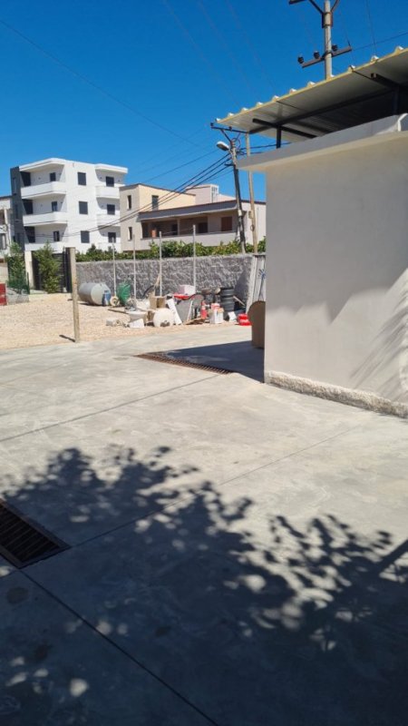 Tirane, jepet me qera garazh | post parkimi Kati 0, 600 m² 1.000 € (JORDAN MISJA)