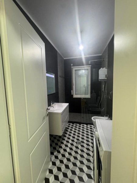 Tirane, jepet me qera apartament 1+1 Kati 2, 81 m² 550 € (Astir)