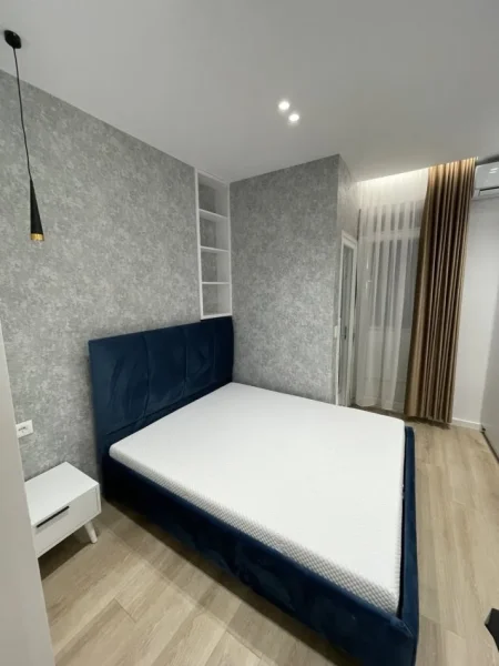 Tirane, jepet me qera apartament 1+1 Kati 5, 130 m² 1.500 € (BLLOKU)