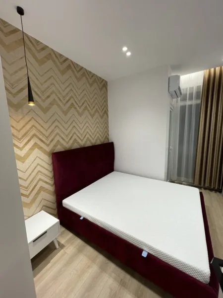 Tirane, jepet me qera apartament 1+1 Kati 5, 130 m² 1.500 € (BLLOKU)