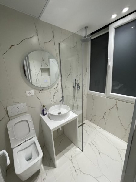 Tirane, jepet me qera apartament 1+1 Kati 5, 130 m² 1.500 € (BLLOKU)