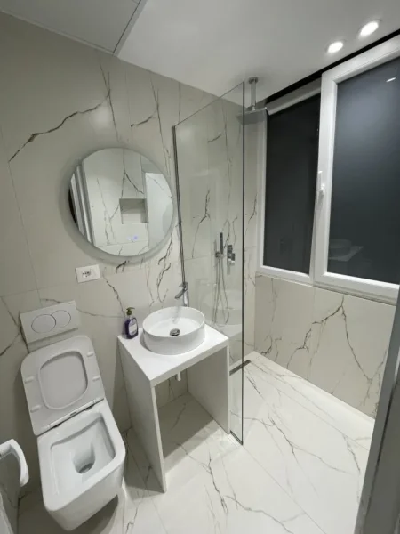 Tirane, jepet me qera apartament 1+1 Kati 5, 130 m² 1.500 € (BLLOKU)