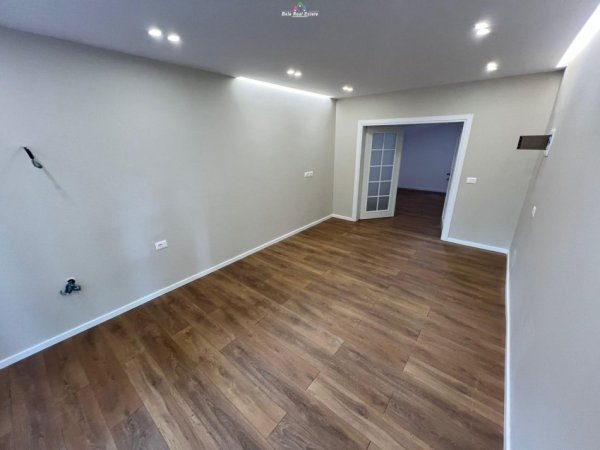 Tirane, jepet me qera zyre Kati 1, 45 m² 650 € (RRUGA ELBASANIT)