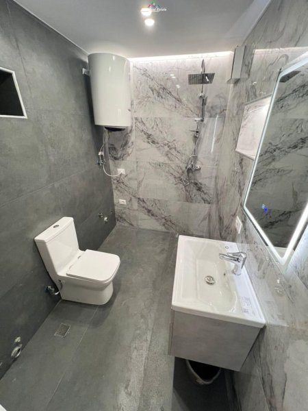 Tirane, jepet me qera zyre Kati 1, 45 m² 650 € (RRUGA ELBASANIT)
