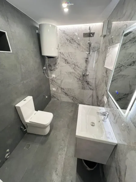 Tirane, jepet me qera zyre Kati 1, 45 m² 650 € (RRUGA ELBASANIT)