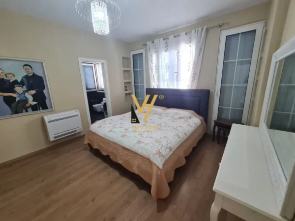 Tirane, jepet me qera apartament 1+1+Ballkon Kati 5, 155 m² 1.000 € (LIQENI I THATE)