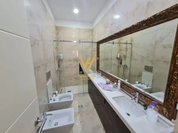 Tirane, jepet me qera apartament 1+1+Ballkon Kati 5, 155 m² 1.000 € (LIQENI I THATE)