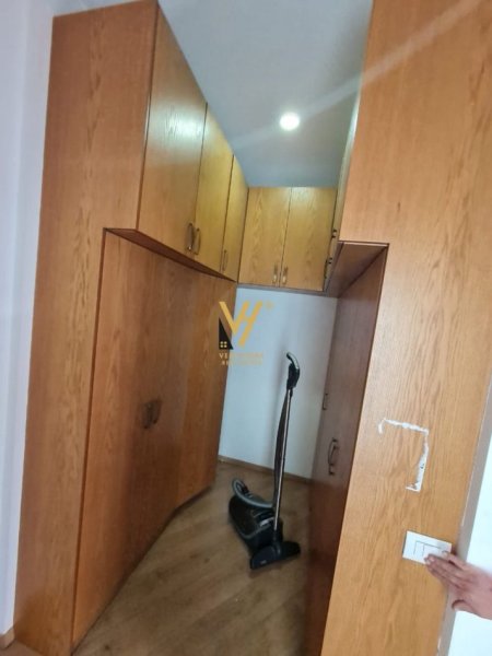 Tirane, jepet me qera apartament 1+1+Ballkon Kati 5, 155 m² 1.000 € (LIQENI I THATE)