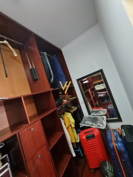 Tirane, jepet me qera apartament 1+1+Ballkon Kati 5, 155 m² 1.000 € (LIQENI I THATE)
