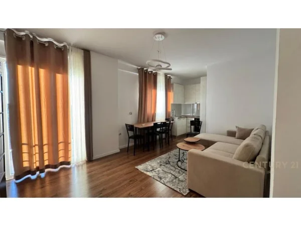 Tirane, jepet me qera apartament 2+1 Kati 3, 86 m² 600 € (Selite)