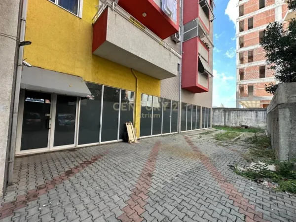 Tirane, jepet me qera ambjent biznesi Kati 0, 240 m² 1.500 € (Prane Maternitetit të Ri)