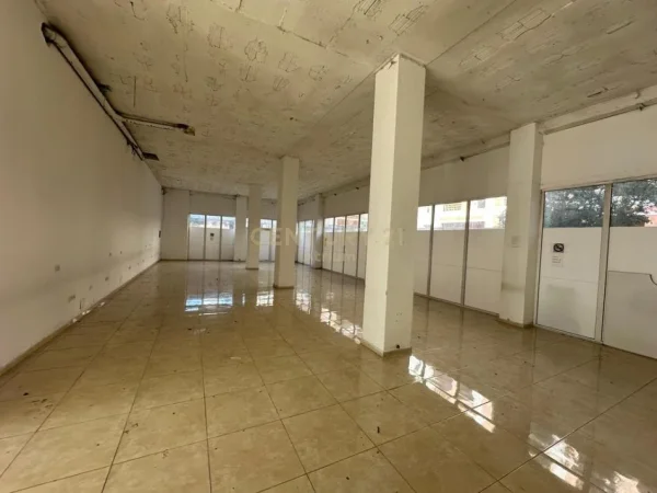 Tirane, jepet me qera ambjent biznesi Kati 0, 240 m² 1.500 € (Prane Maternitetit të Ri)
