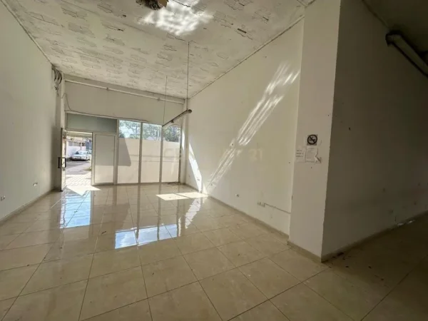 Tirane, jepet me qera ambjent biznesi Kati 0, 240 m² 1.500 € (Prane Maternitetit të Ri)