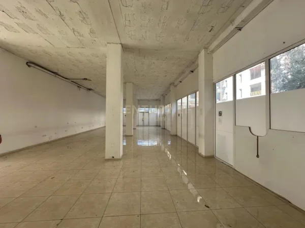 Tirane, jepet me qera ambjent biznesi Kati 0, 240 m² 1.500 € (Prane Maternitetit të Ri)