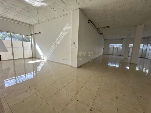 Tirane, jepet me qera ambjent biznesi Kati 0, 240 m² 1.500 € (Prane Maternitetit të Ri)