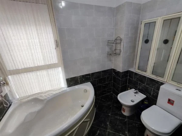 Tirane, jepet me qera apartament 2+1 Kati 3, 90 m² 750 € (delijorgji)