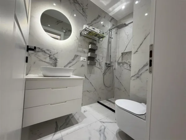 Tirane, jepet me qera apartament 2+1+Ballkon Kati 13, 112 m² 800 € (kamez)