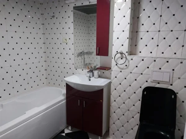 Tirane, jepet me qera apartament 2+1 Kati 5, 76 m² 690 € (Shallvaret Myslym Shyri)