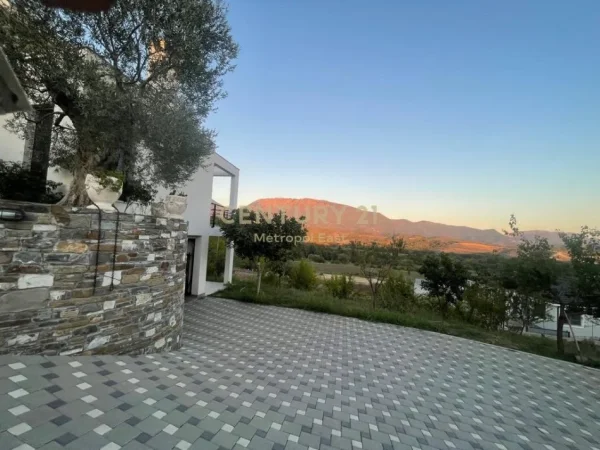 Tirane, shitet Vile 3 Katshe Kati 3, 1.000 m² 690.000 € (Farke)