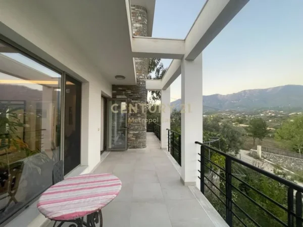 Tirane, shitet Vile 3 Katshe Kati 3, 1.000 m² 690.000 € (Farke)