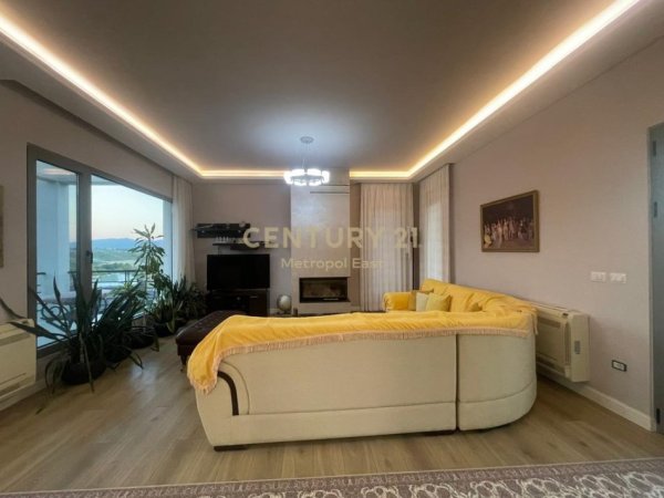 Tirane, shitet Vile 3 Katshe Kati 3, 1.000 m² 690.000 € (Farke)