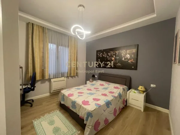 Tirane, shitet Vile 3 Katshe Kati 3, 1.000 m² 690.000 € (Farke)