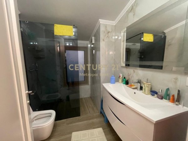 Tirane, shitet Vile 3 Katshe Kati 3, 1.000 m² 690.000 € (Farke)